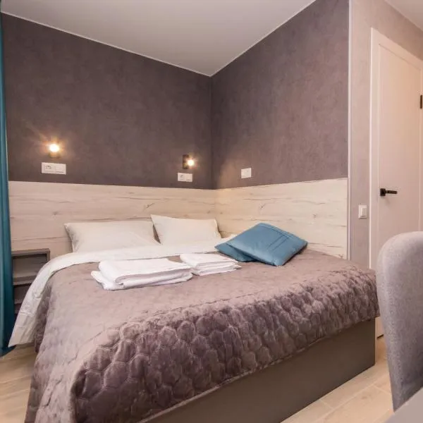 Затишні апартаменти на Воскресенці від MYFREEDOM, hotel in Kyiv