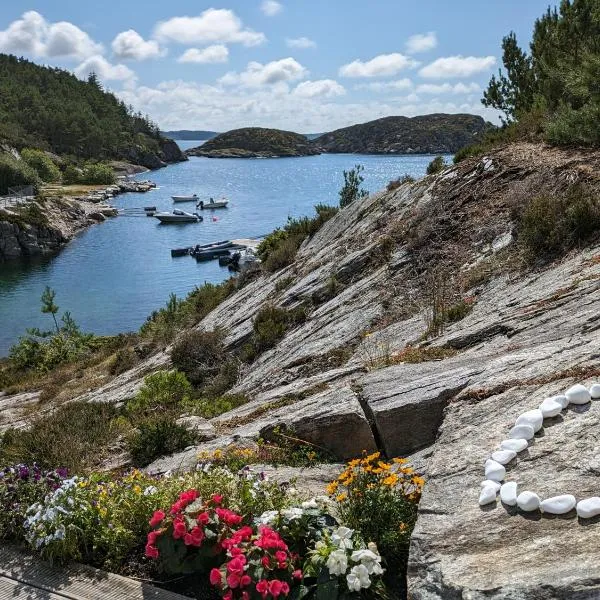 Svært nydelig fritidshytte, hotel in Forland