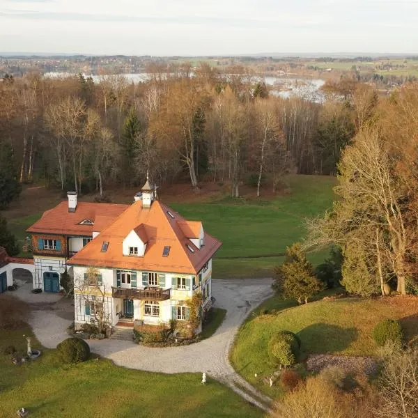 Ferienwohnungen Villa Riedwies, hotel in Murnau am Staffelsee