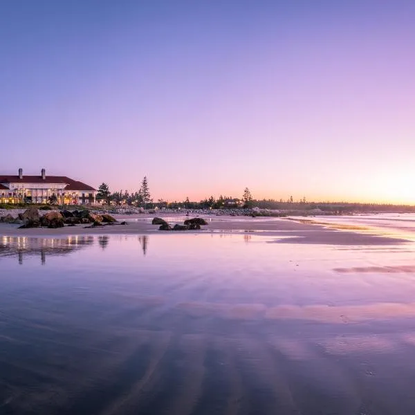 White Point Beach Resort, hotel v destinaci Summerville Centre