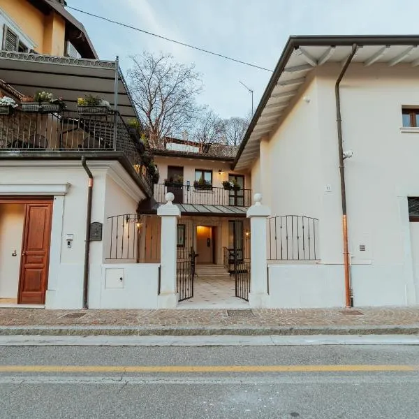 Hotel Alla Sosta، فندق في ريزاتو