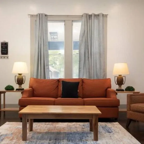 East Lake Update-Close to Dining, 10min to Airport, hotel in Birmingham