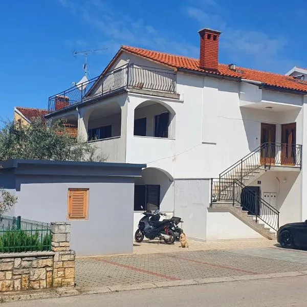 Apartments Cintya, hotel in Poreč