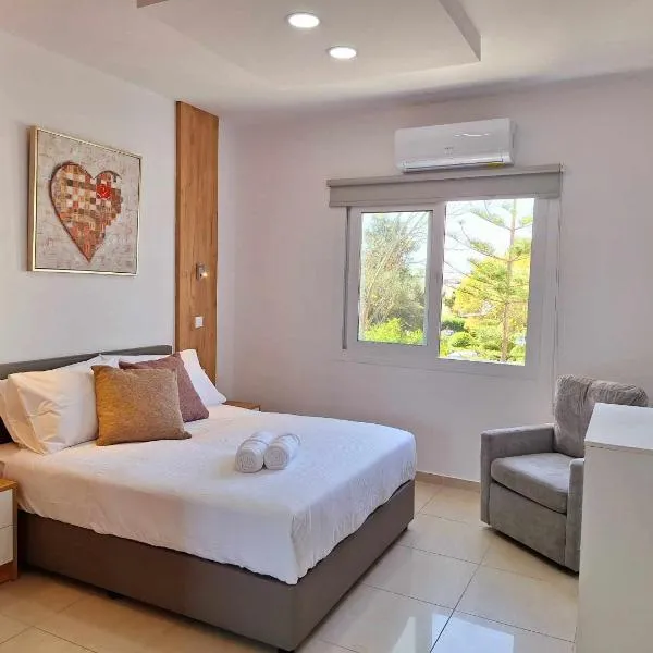 Stylish Apt Kato Paphos Close to Beach & Vibrant Harbor Life, hotel in Paphos City