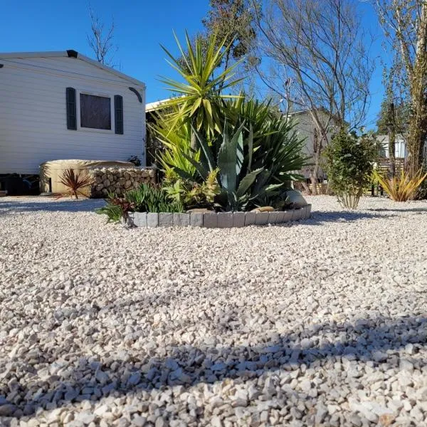 Mobil home, jacuzzi, vélos, barbecue et mer et plage à 300m, hotel u gradu 'Hyères'