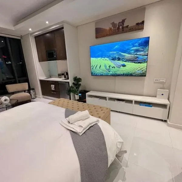 Luxury & Premium Suites Sandton City ONE, hotel in Johannesburg