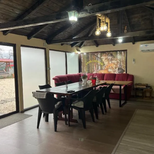 Casa Lupilor Transfăgărășan, hotel v destinaci Căpăţîneni-Ungureni