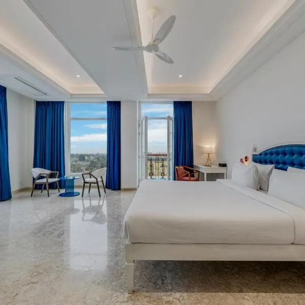 Highland Club with Swimming Pool-GYM, hotel em Kolhapur