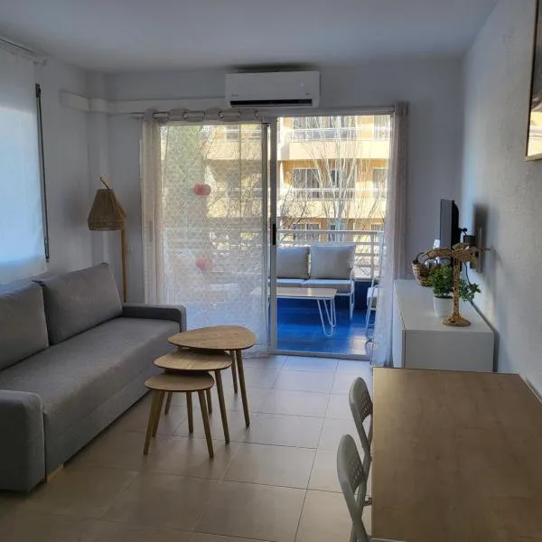 Beautiful apartment with swimming-pool, hotel v destinaci Salou