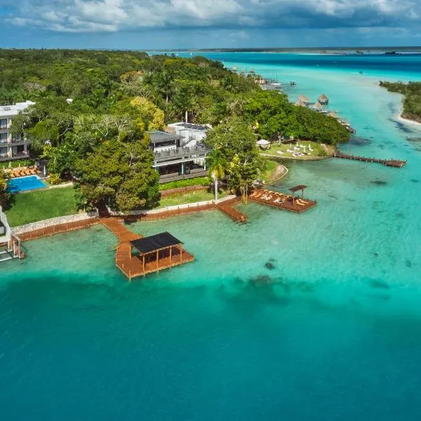 Cristalino Lagoon Front Hotel, Restaurant & Spa, hotel di Bacalar
