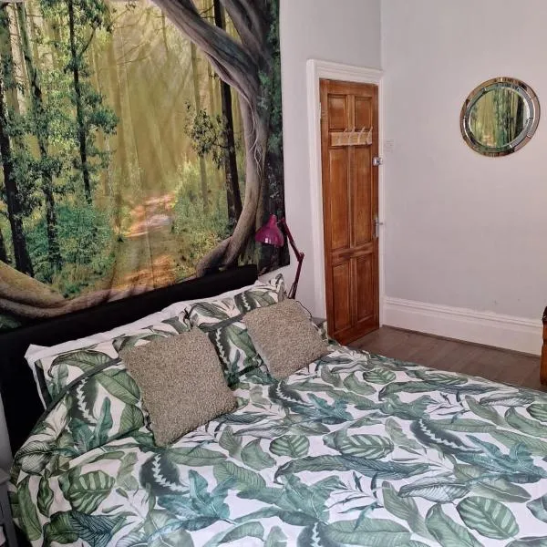 Todmorden Bed & Breakfast - The Toothless Mog、Walsdenのホテル