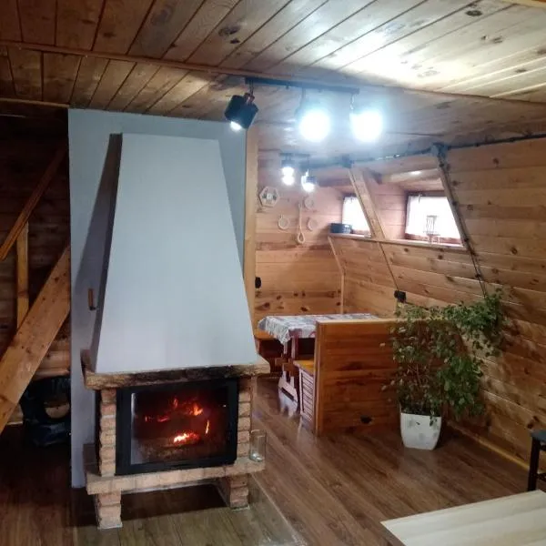 Chatka pod lasem, hotel in Jarnołtówek