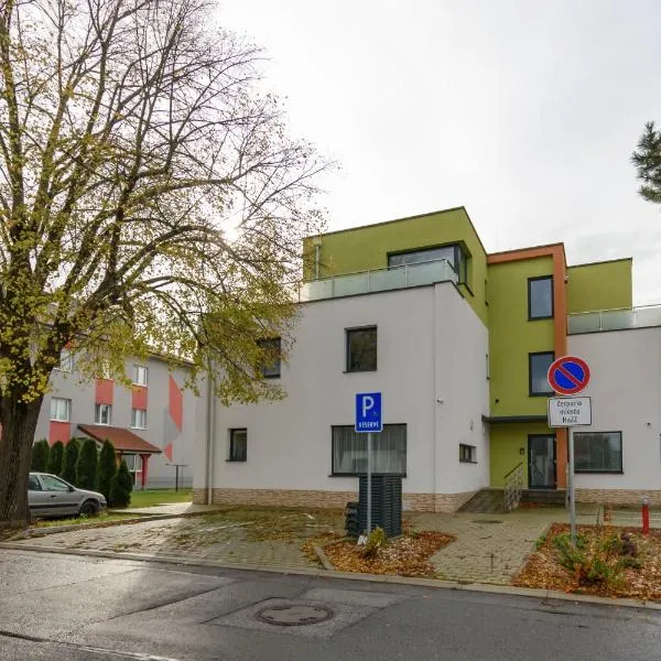 Solid Gold Garni Hotel, hotel v destinaci Malacky