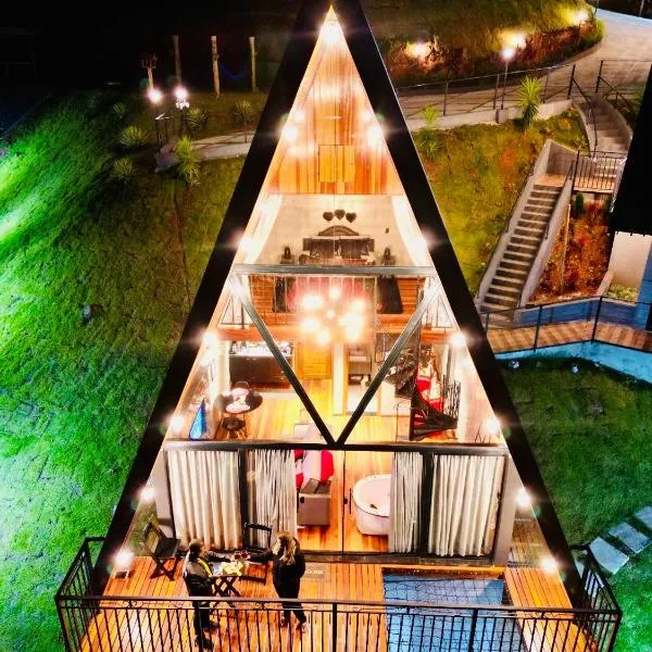 Chalés de Luxo Monte Lorobell A-Frame, hotel in Campos do Jordão