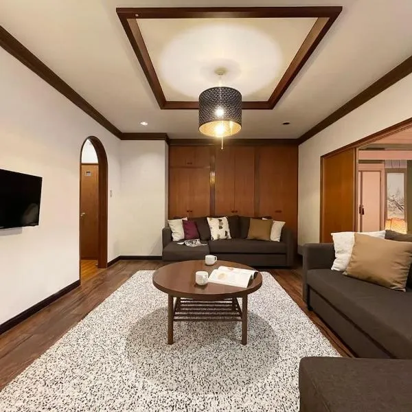 bHOTEL Kaniwasou 301 Minute walk from Miyajima Pier for 11ppl, khách sạn ở Miyajima