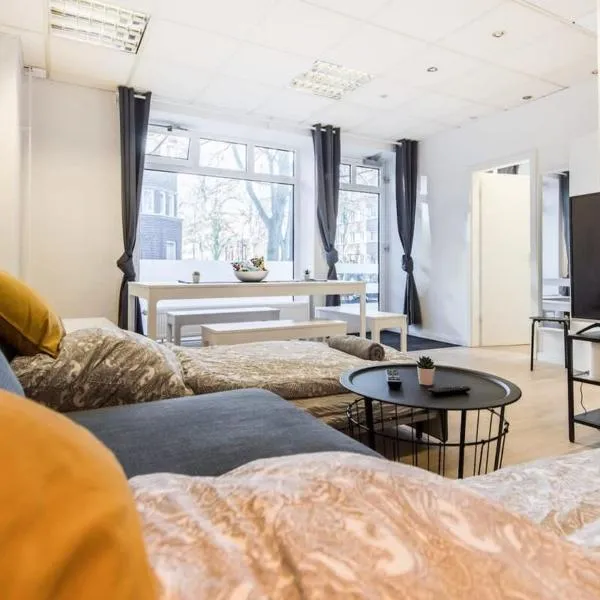 Spacious Two BR Close To Stadtpark and Street Parking, hotel v Hamburku