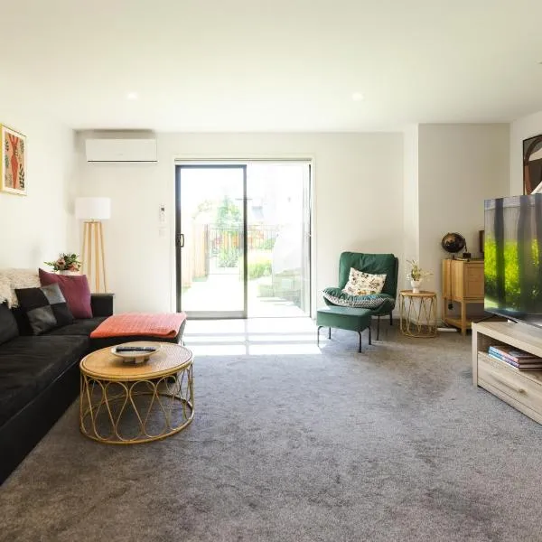 Modern 2 bedroom by Hagley Park, hotel in Christchurch
