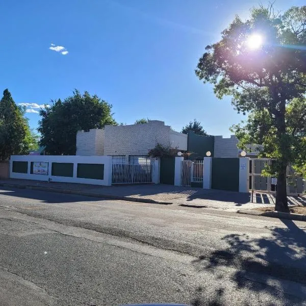 Molopo Naledi Guest Lodge, hotel u gradu Vryburg