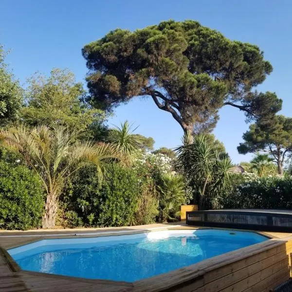 Chalet Californien, piscine privée, plage 5 mn !、ガッサンのホテル