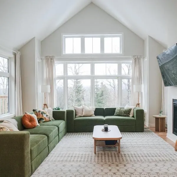 4BR Entire private modern cottage - Hilltop view, Hotel in Huntsville