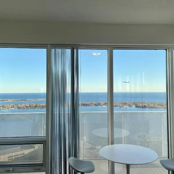 Presidential Suite Heart of Downtown with Stunning View,多倫多的飯店