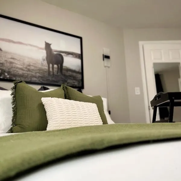*NEW* The Cozy Haven, 5 minutes to ATL airport, hotel in Atlanta