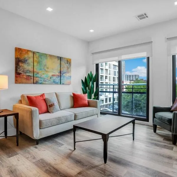 Flamboyant 1BR Near EWR w/ Gym，位于纽瓦克的酒店