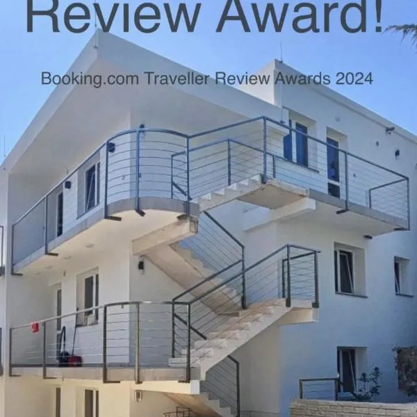 Guesthouse - Hotel California、ノヴァリャのホテル