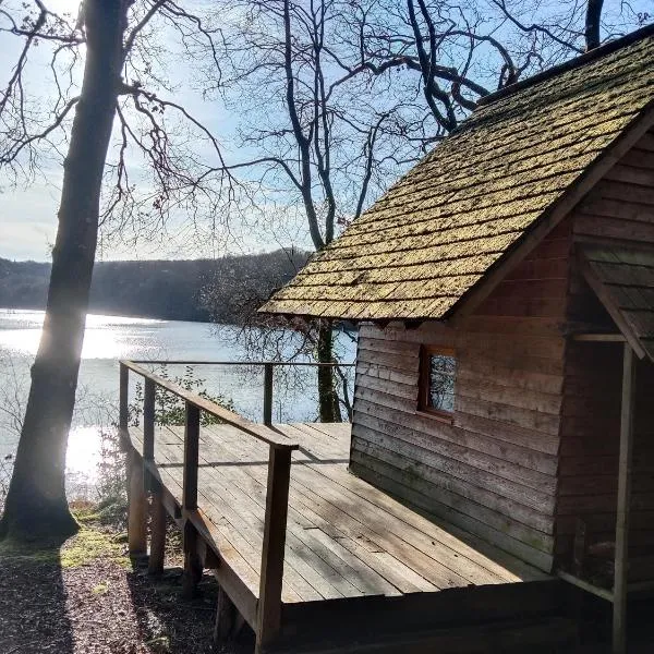 Les hébergements insolites de Quénécan, hotel in Perret