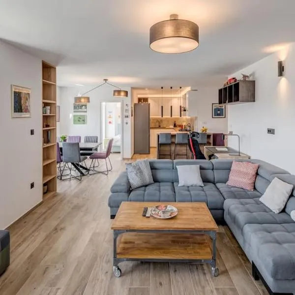 Bells & Whistles, Comfortable Condo, Hotel in Split