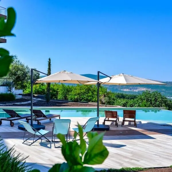 Sunset Terrace Pool & Panoramic Views, Tivat, מלון בטיווט