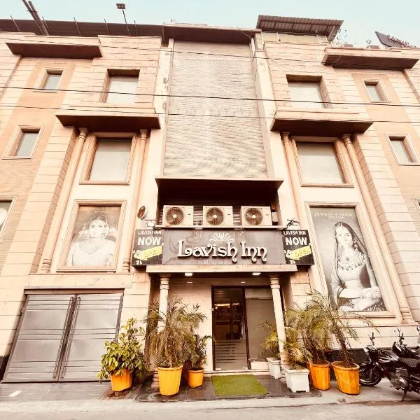 Qotel Signature Lavish Rajouri Garden New Delhi, hotel in New Delhi