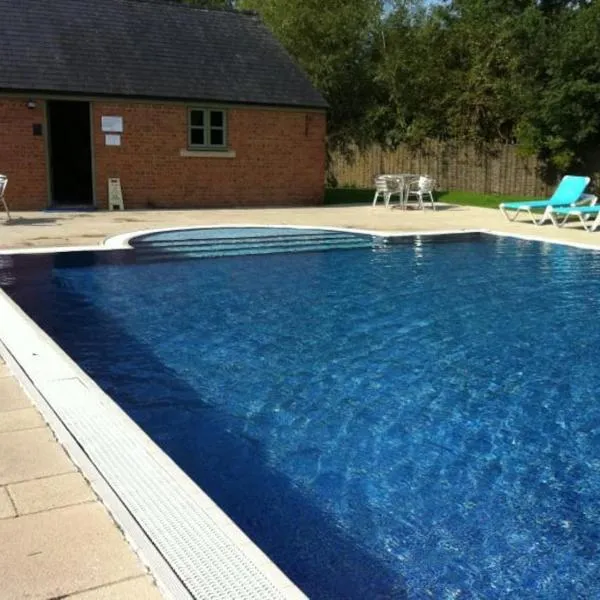 Castleford Cottage , Lowermill Estate, Hotel in Somerford Keynes
