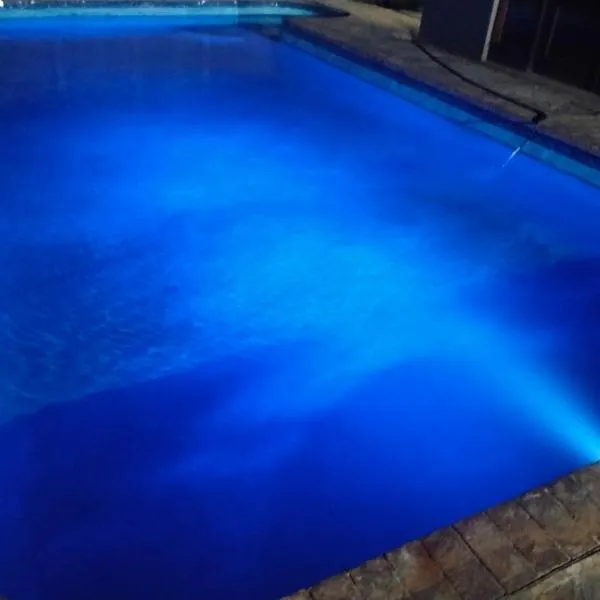 Van Dyk guest house, готель у місті Боксбурґ