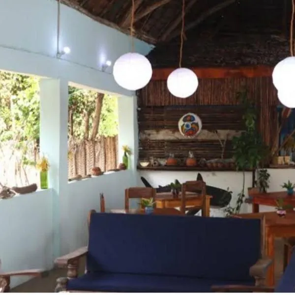 Mangrove Beach Bungalows, hotel i Utende