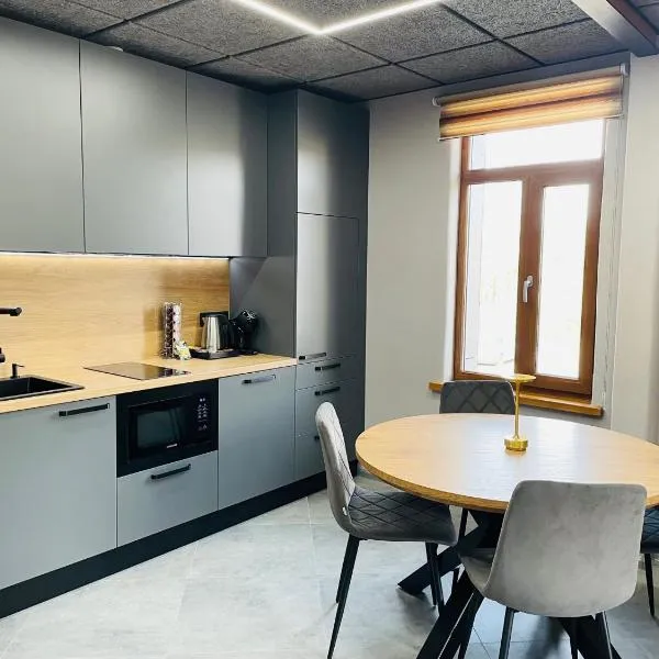 BRIVIBAS RESIDENCE - EAST / WEST, free PRIVAT parking, free WIFI, self check-in, hotel in Rīga