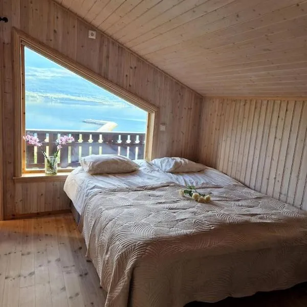 Koselig overnattingssted med fjordutsikt，位于Sjøvegan的酒店