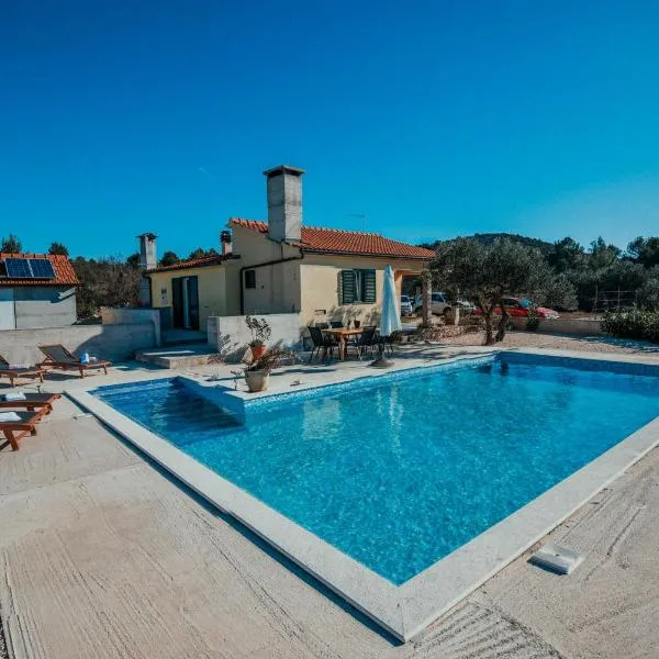 Holiday home Jukan, hotel v destinaci Vrulje