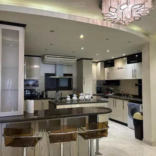 Viesnīca Zahran Apartment VIP شقة فندقية فاخرة Kairā