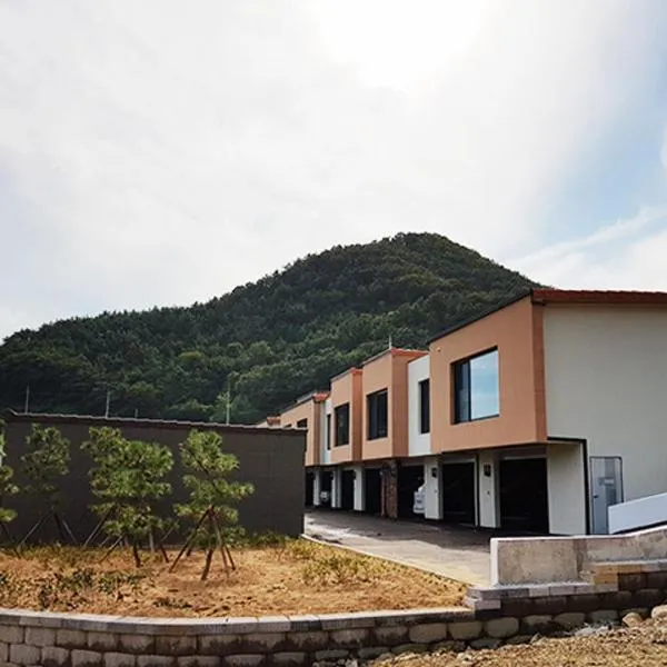 Gyeongnam goseong Hotel With7、Goseongのホテル