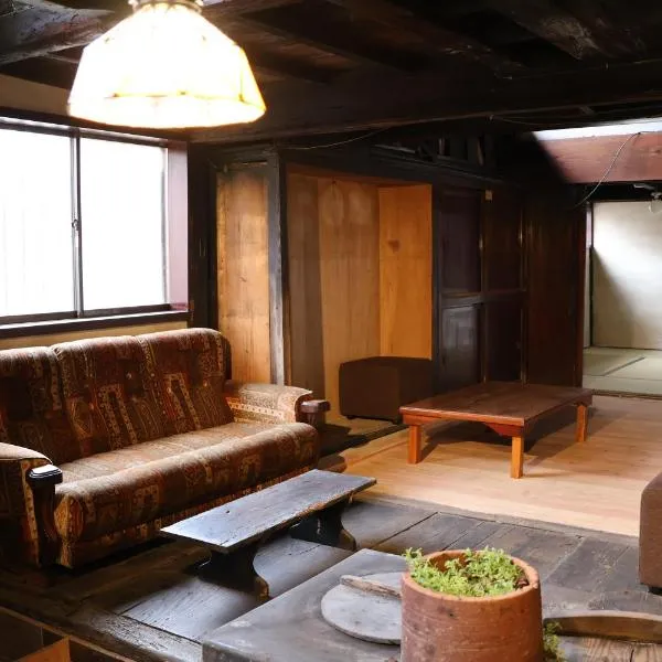 GLOCE sadoベースキャンプ宿根木, hôtel à Sado