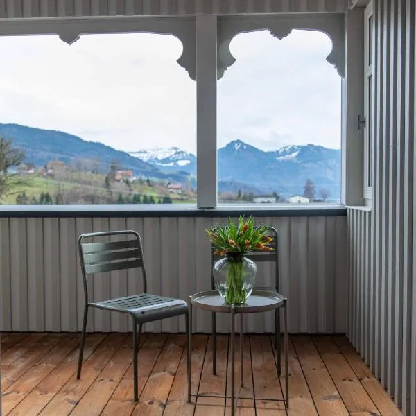 Chalet Vinzenz, Bildstein- mit privatem Ski- und Fahrradraum, Hotel in Bildstein