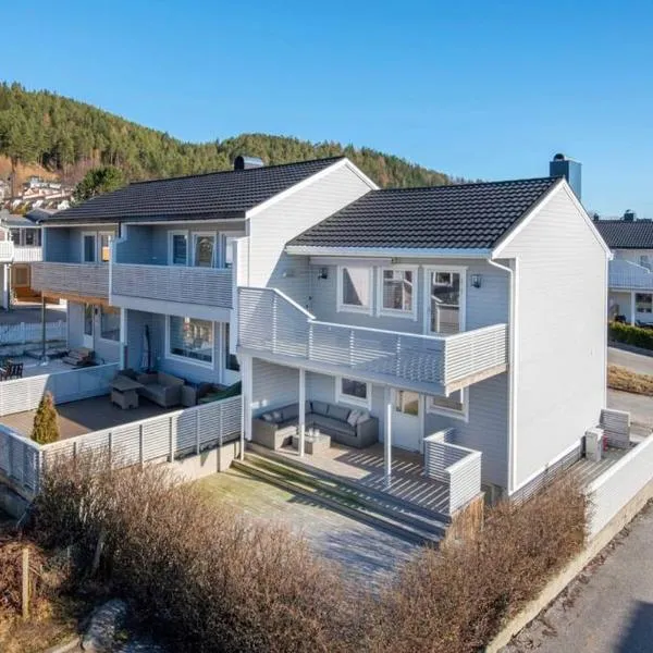 Moderne rekkehus, god standard., hotel v destinaci Ålesund