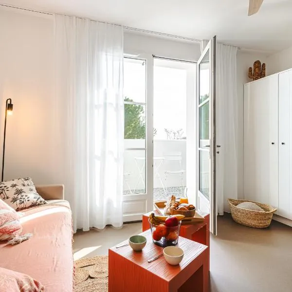 Les Pins, studio vue mer, hotel v destinaci Les Caillaux