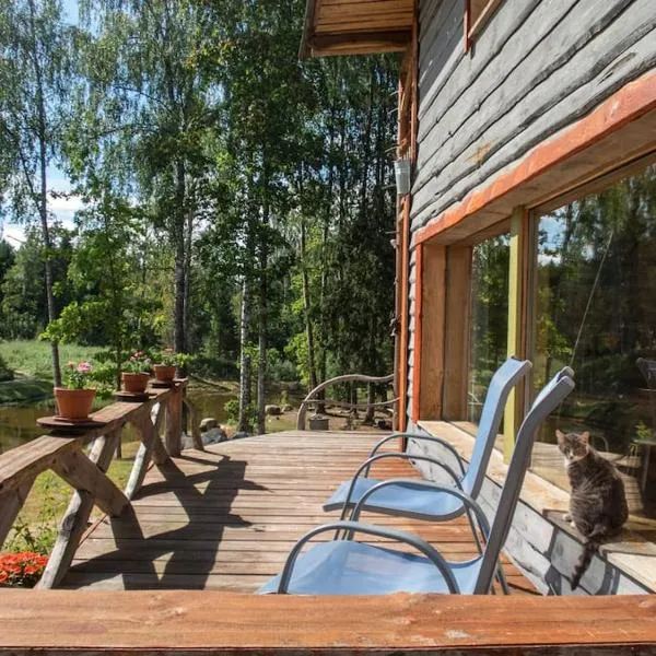 Elupuu forest cabin with sauna, hotel v destinaci Nooska