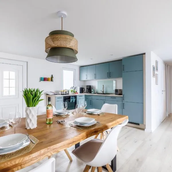 modernes Ferienhaus Sonnendeck 70 QM I Strandnah I Terrasse I 2 Schlafzimmer I Nähe Werbellinsee, ξενοδοχείο σε Joachimsthal