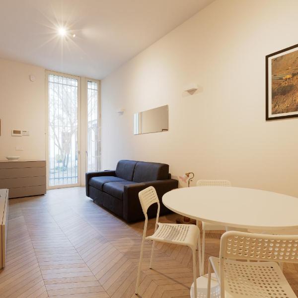 GuestHost - Cordusio Enchanting Apartment, Milan