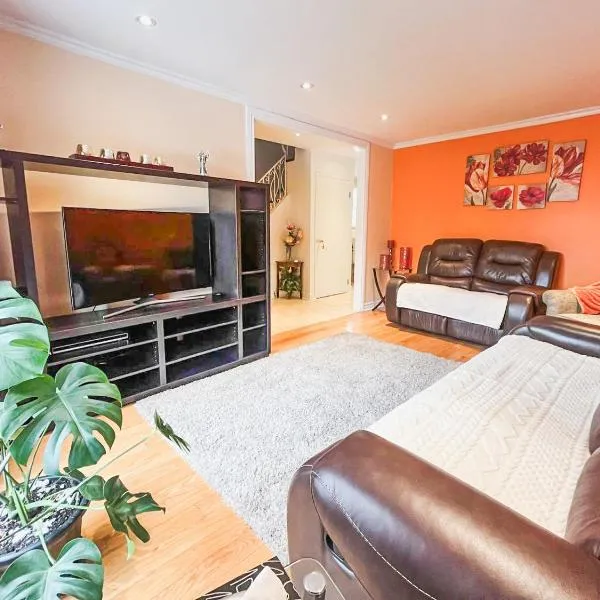Spacious House near Downtown MTL, hotel in Montréal