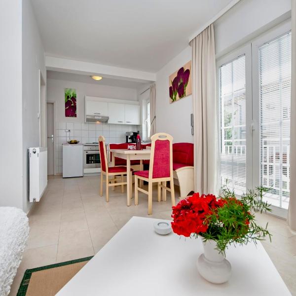Apartments and Room Marko
