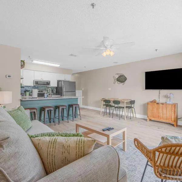 Newly Renovated Condo with Beach access steps away, hotel di Myrtle Beach